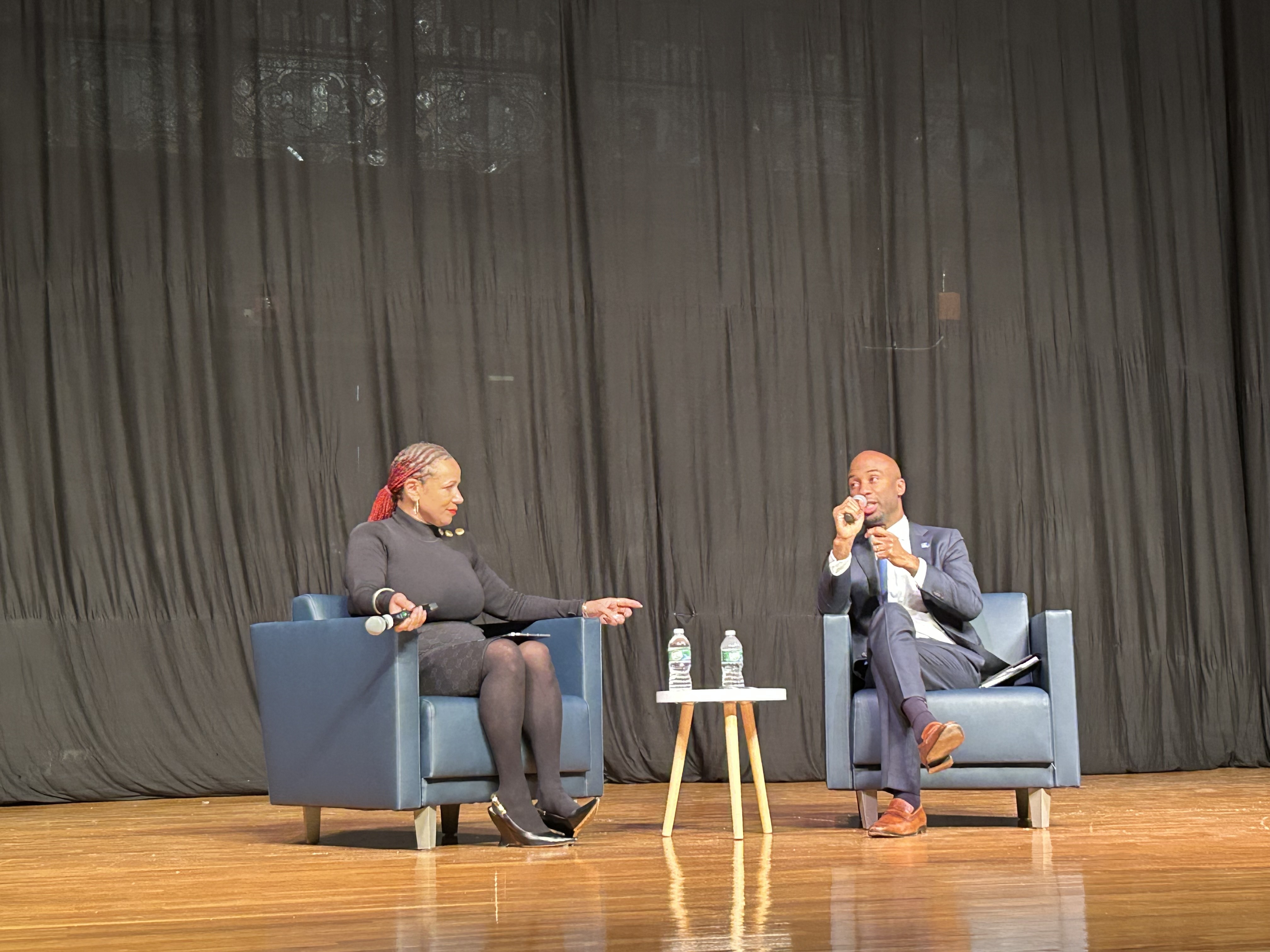 Parents grumble as NYC schools chancellor dodges calls for NYC schools integration plan — Gothamist