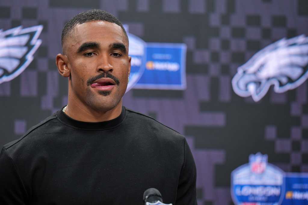 Eagles QB Jalen Hurts on IR due to blood clot — WESH 2 Orlando, Oviedo Sports news