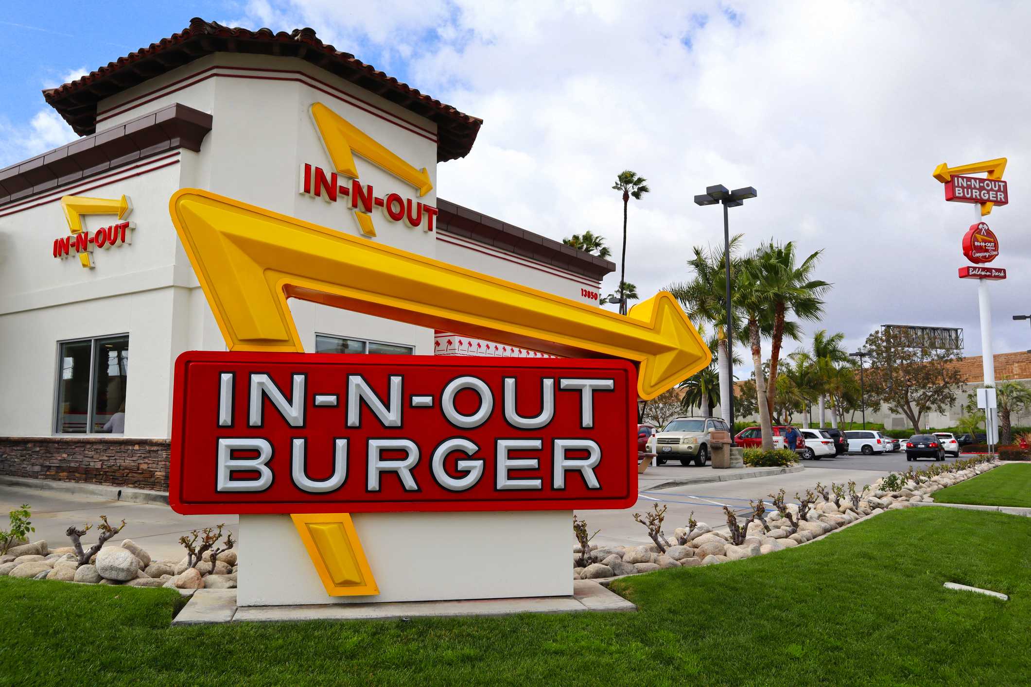 In-N-Out Burger CEO floats 3 additional states for possible expansion — WESH 2 Orlando