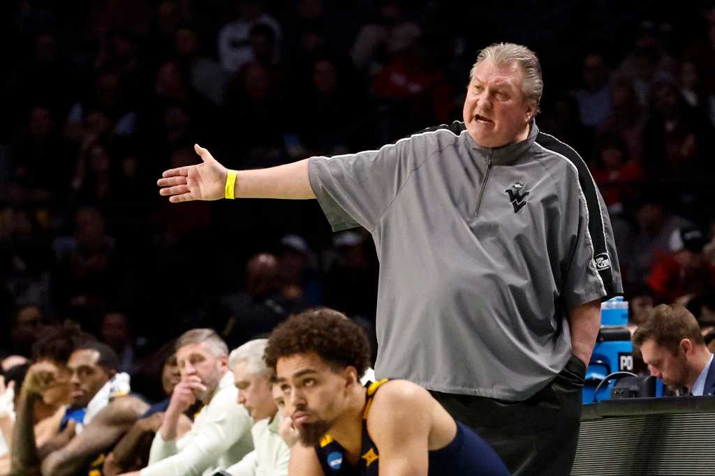 Hall of Fame basketball coach Bob Huggins has a 'progressive cognitive condition,' family says — WESH 2 Orlando, Oviedo Sports news