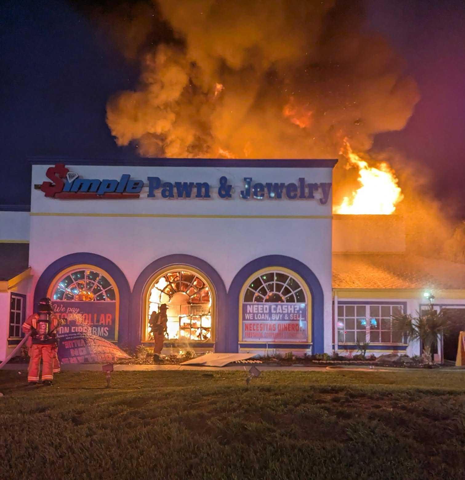 Photos: Firefighters battle massive fire at Kissimmee pawn shop — WESH 2 Orlando