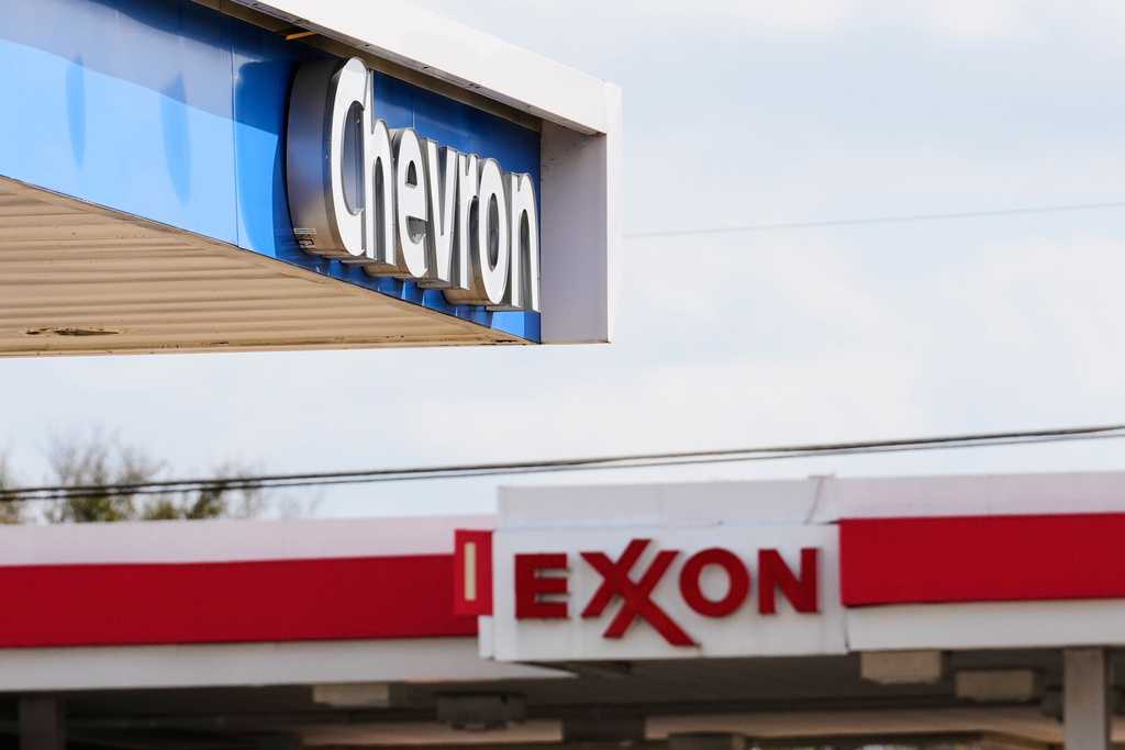 Gas prices climb as oil companies report soaring profits — WESH 2 Orlando, Oviedo Community news